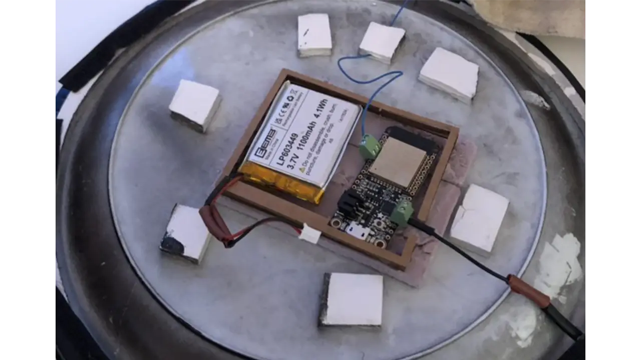 Inner wiring and mechanics of controllers for Chinatown game.