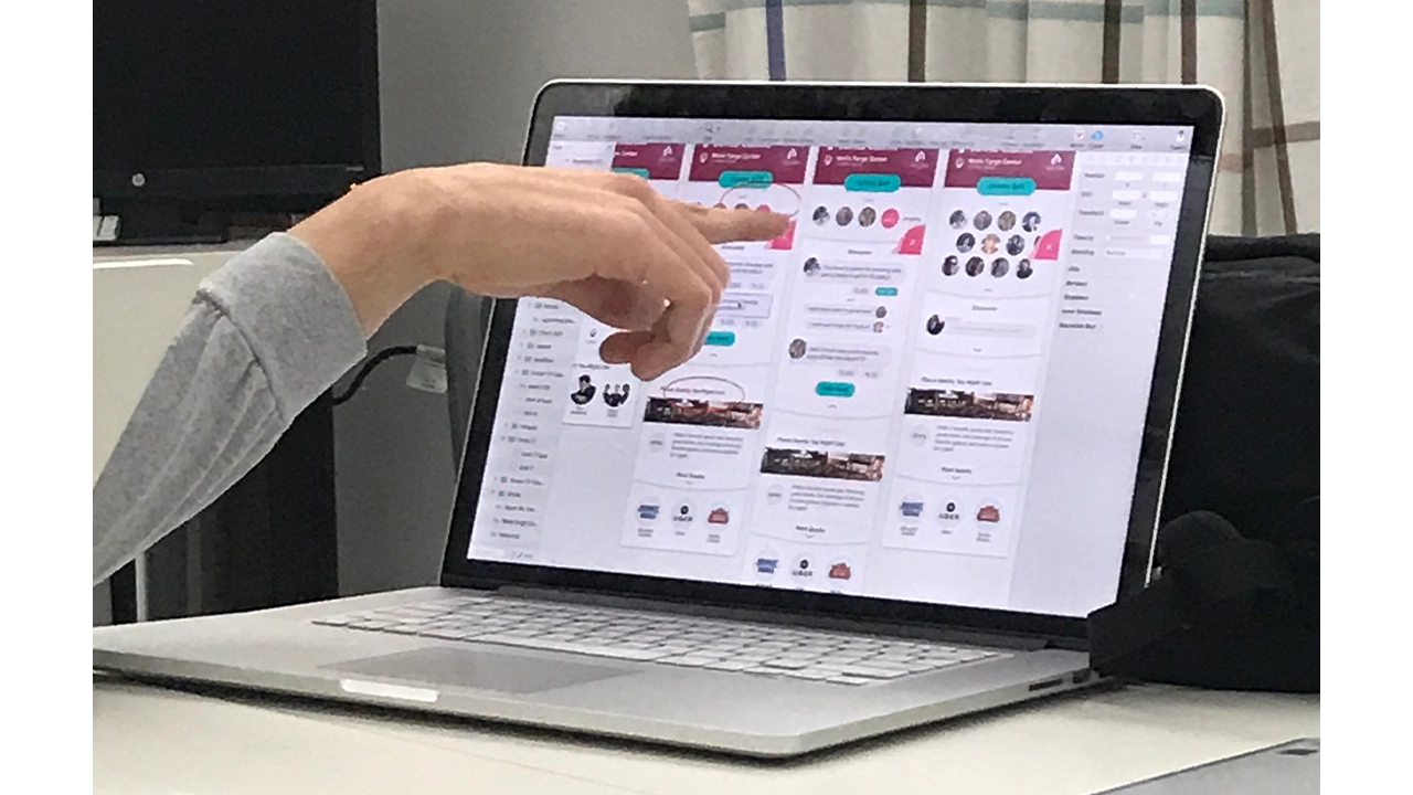 Development of the Souvinear app on laptop.